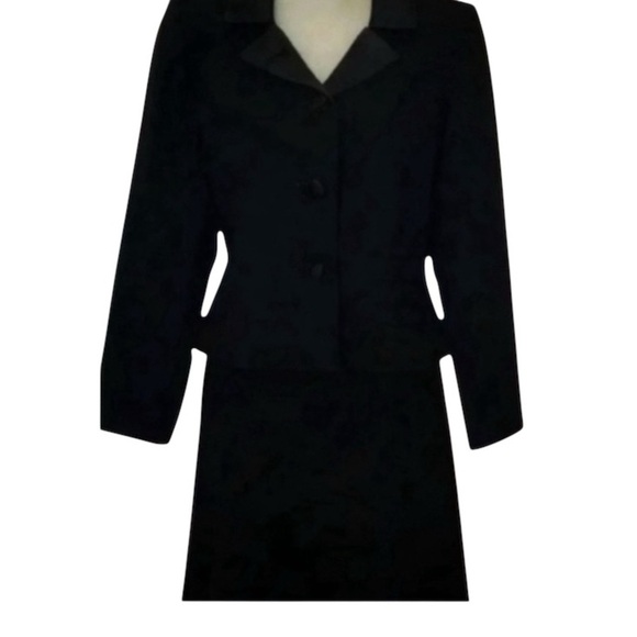 Atrium Collection, Vintage 2pc Black Skirt Suit w/ Satin V-Neck Collar Size 10 - Picture 1 of 7